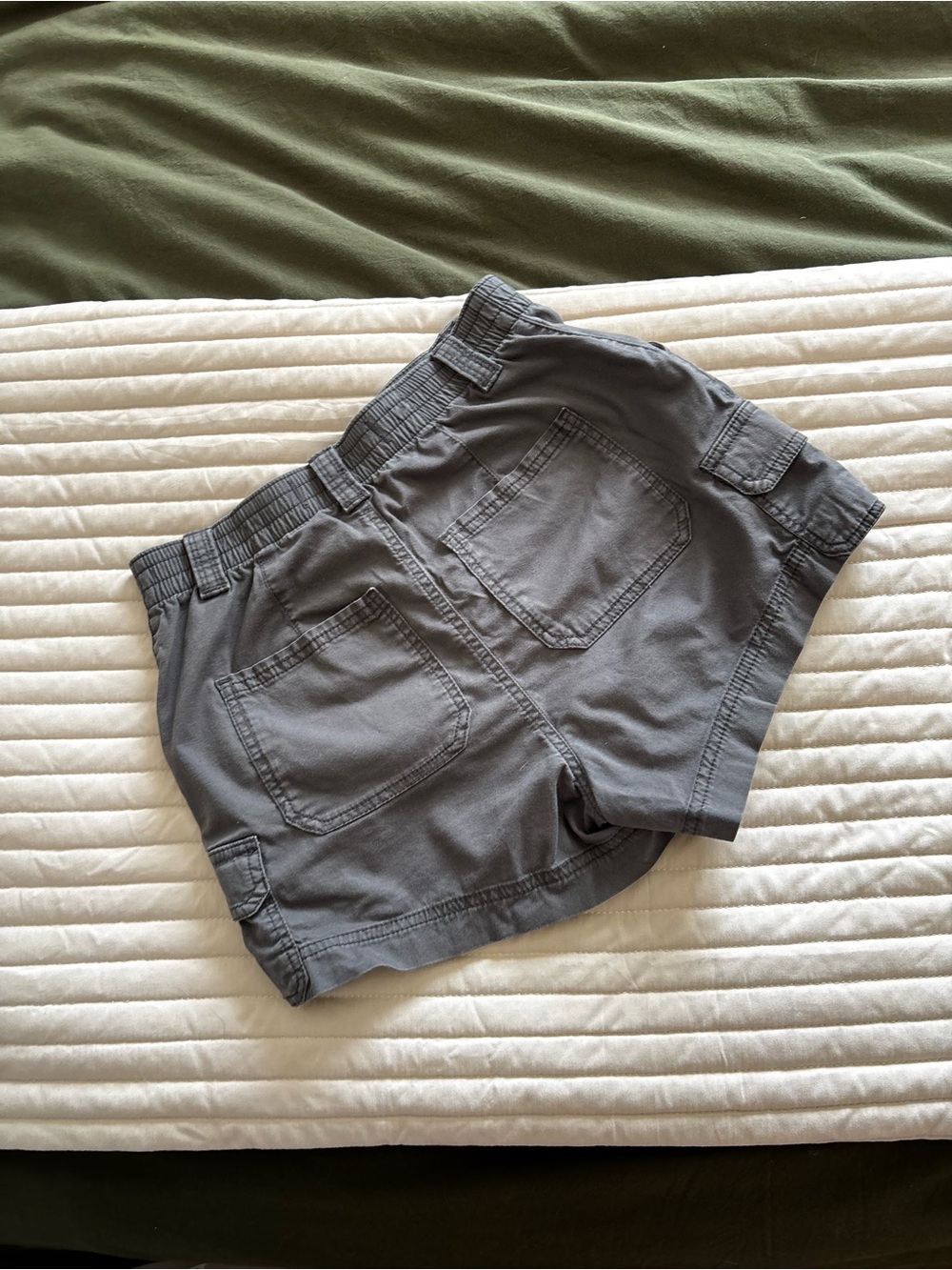 Hollister Gray Women's Cargo Shorts - Picture 3 of 7